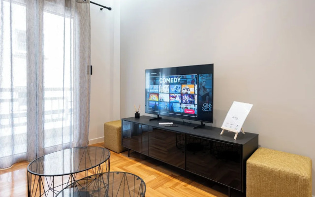 Stylish 2BR flat near hospital & metro