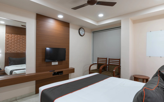 Hotel Simran Raghuveer Para by OYO Rooms