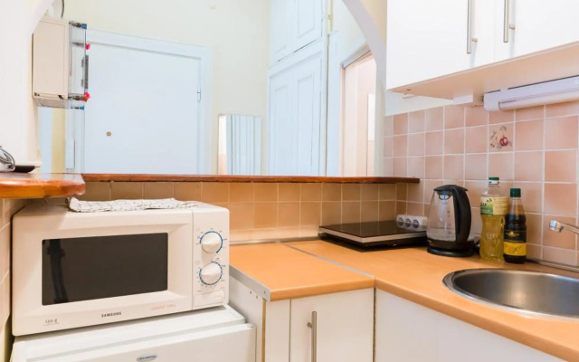 Sunny Studio with balcony in Party District