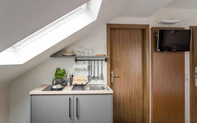Point Hotel Apartments & Rooms