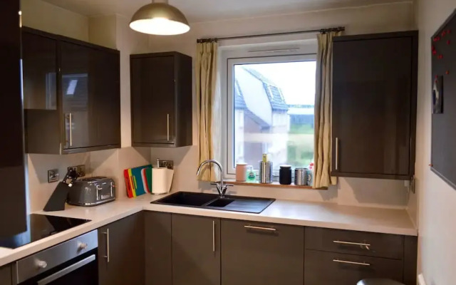 Spacious and Light 3 Bedroom Flat in Scenic Canonmills