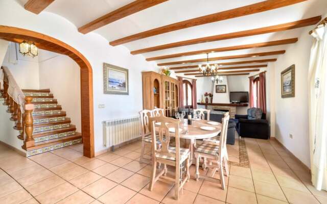Villa - 6 Bedrooms with Pool and WiFi - 106408