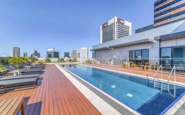 A Stylish Apt for 4 Near Queen Victoria Market – Pool – Melbourne