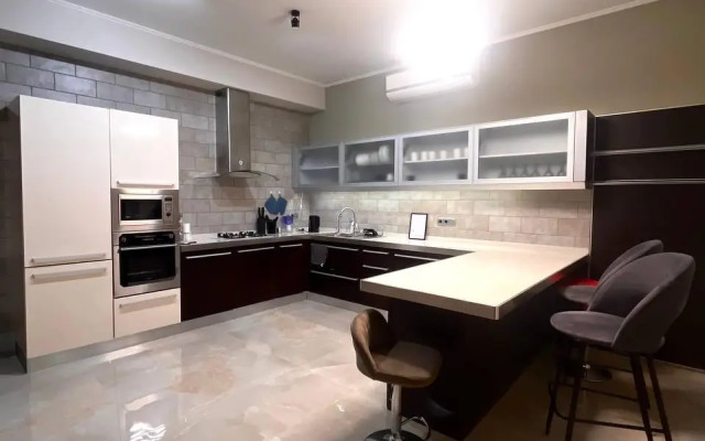 Big Family Apartment on Gogol Street 25