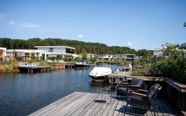 Water Villa With Garden and Jetty Near Harderwijk