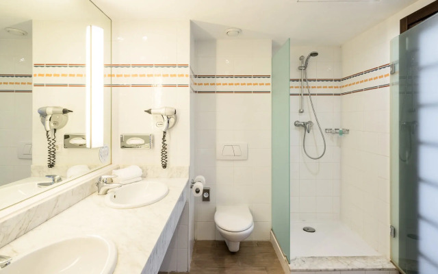 Hotel ILUNION Valencia 4