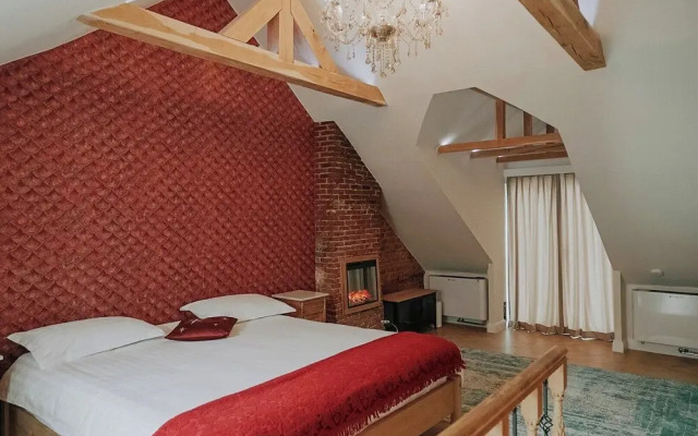 The Lovelace Residence