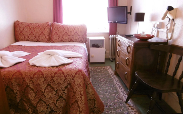 The Ellesmere Hotel