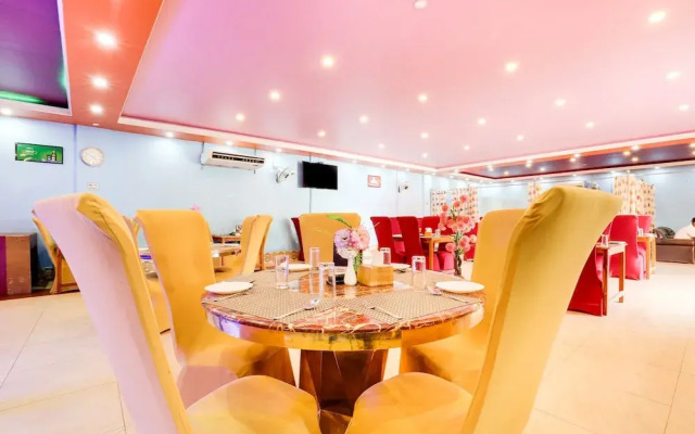OYO 585 Hotel Raj Durbar & Navrang