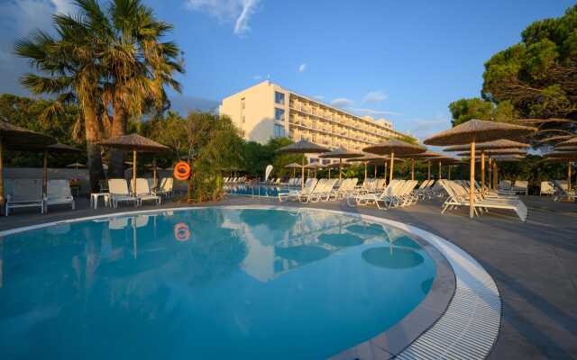 Ninos Grand Beach Hotel & Resort