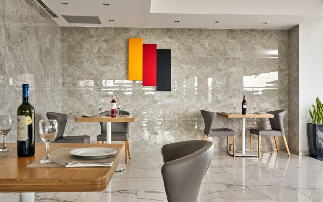 Cavo Orient Beach Hotel