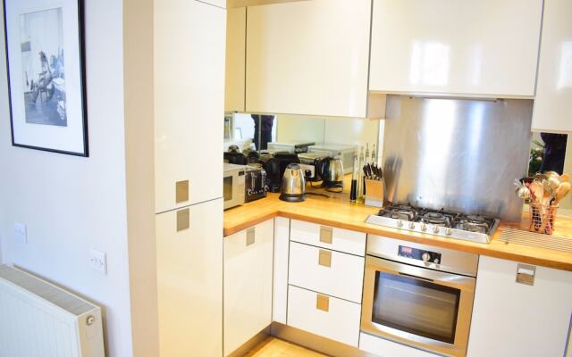 1 Bedroom Flat With Patio in Battersea