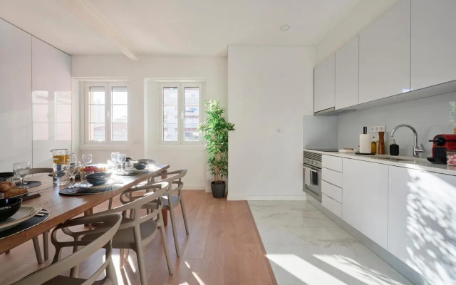 Deluxe Apt at Amazing Prime Location, By TimeCooler
