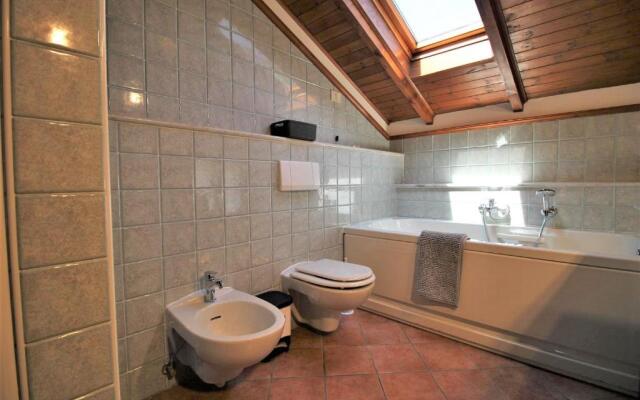 A Lovely Picture on the Lake