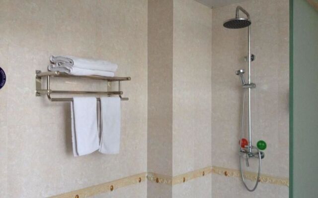Yibin Business Hotel