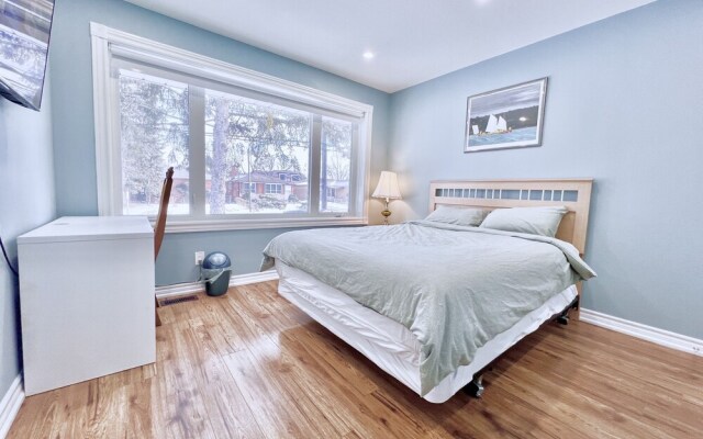 Renovated Rooms 10-min to Finch Subway Near Yonge St