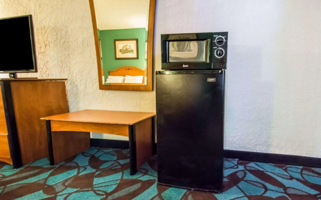 Fort Lauderdale Gardens Inn & Suites