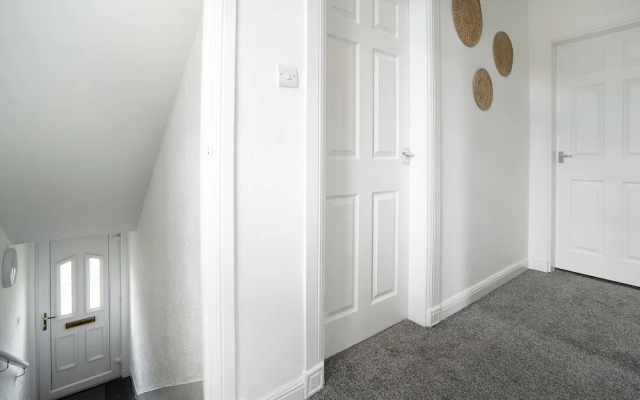 Free Parking - 2 Bedroom Flat
