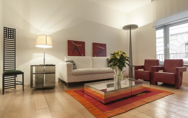 In Rome at Spanish Steps Classy Apartment With Modern Design in an Historic Palazzo