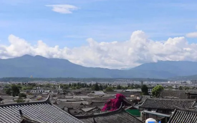 Pingju Scenic Inn (The Old Town of Lijiang)