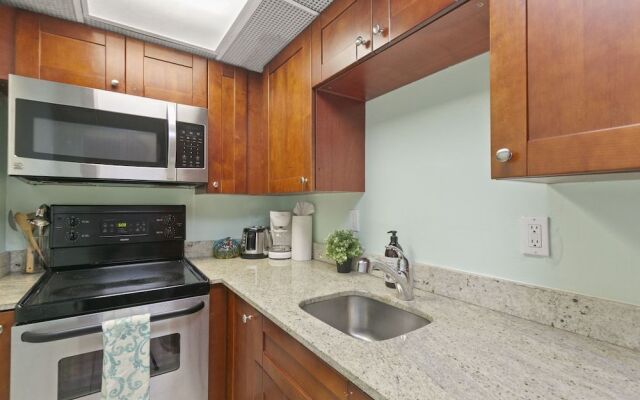 2 Bedroom Deluxe Apt on Collins Ave