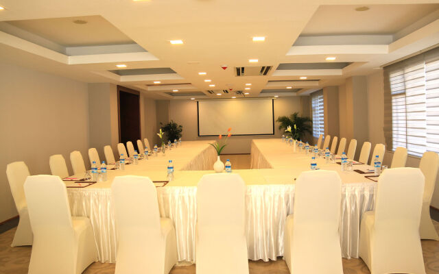 Eastern Palace Hotel