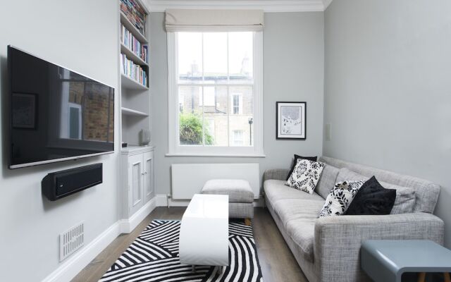 Stylish and Spacious 2BR House in Hammersmith