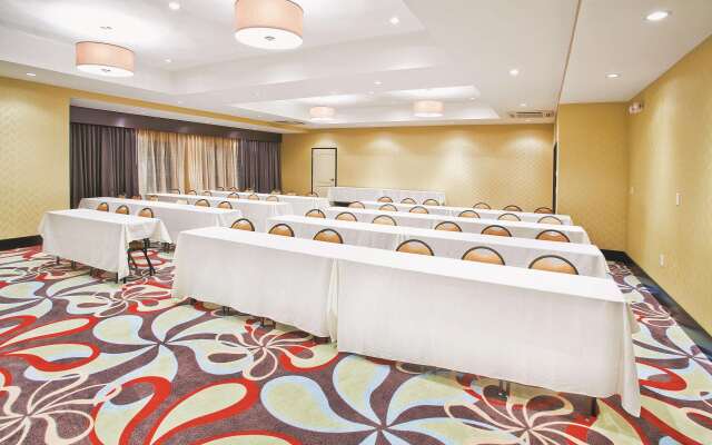 La Quinta Inn & Suites by Wyndham Hinesville - Fort Stewart