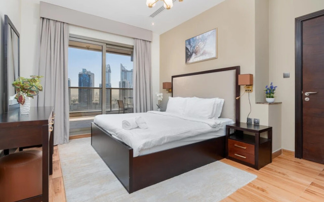 Whitesage - Elite Apartment With Balcony Near Metro Station