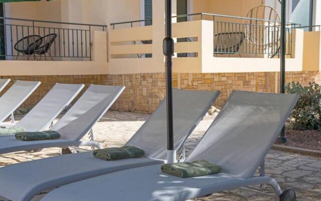 New-olivaholidayhomes - Pastel Studio pool