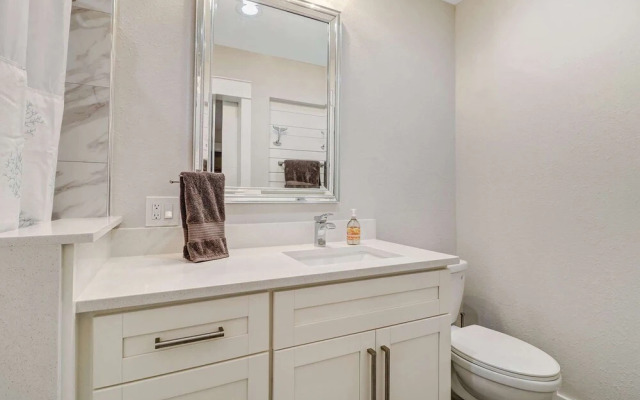 4836/4838 Esplanade St B-pool
