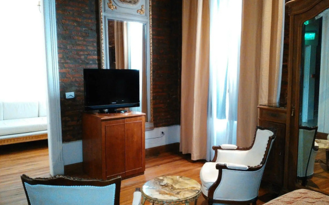 Hotel AyB Internacional