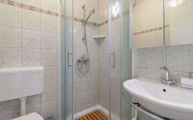 Apartment Escape - 20 m from sea: Red Medulin, Istria