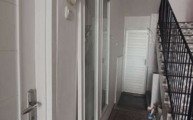 Kozi Kost Paviliun
