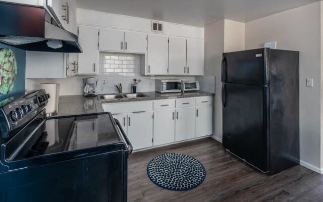 Charming 1BR With Pool by WanderJaunt