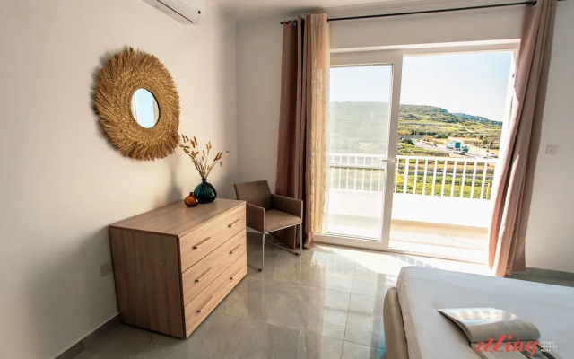 Seafront Penthouse With Unobstructed Sea Views