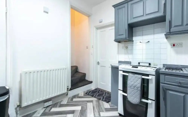 Cozy Nottingham Retreat Entire Home With 4 Bedroom