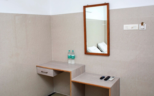 Hotel Saravanaa Boarding And Lodging