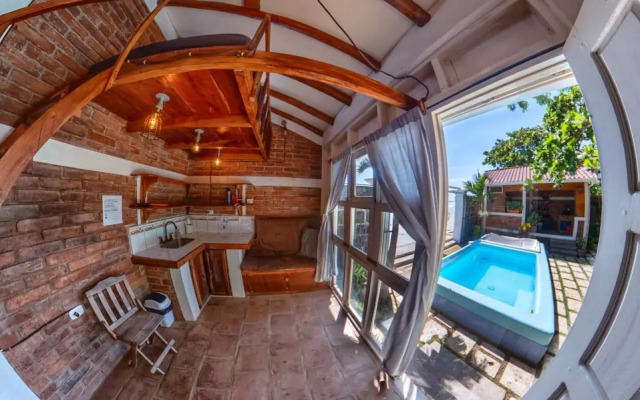 Romantic Seaside Casita w Pool AC Fire Sunsets