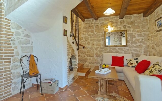 Beautiful Holiday Home in Dracevac With Terrace