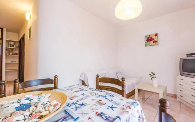 Three-Bedroom Apartment Jadranovo with an Outdoor Swimming Pool 08