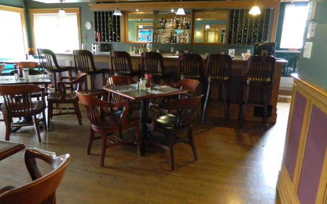 Hill Top Motel & Restaurant