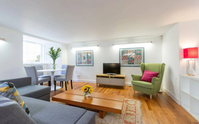 Dundas Apartments