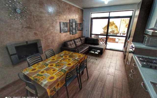 Town House with Private Pool in Village Centre