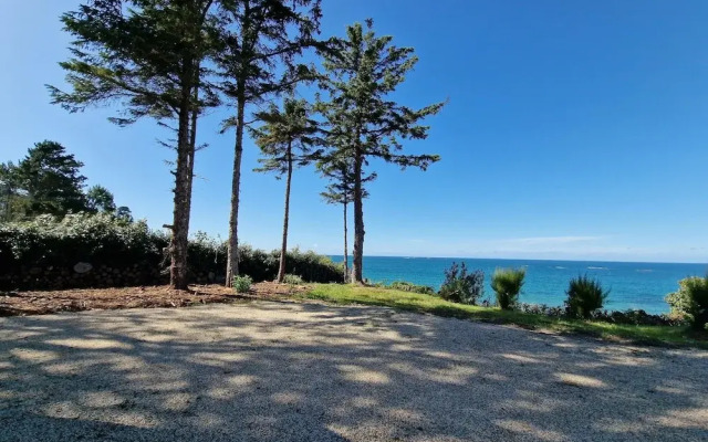 Breton Holiday Home With sea View, Plougasnou