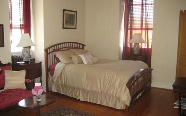 Aida's Victoriana Inn