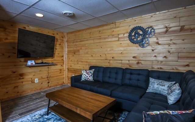 LakeStar Chalet 5 Bedroom House