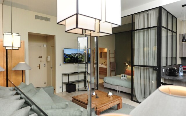 Gray d'Albion YourHostHelper