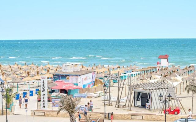 Beachfront 1BR apartment- Spa n Pools