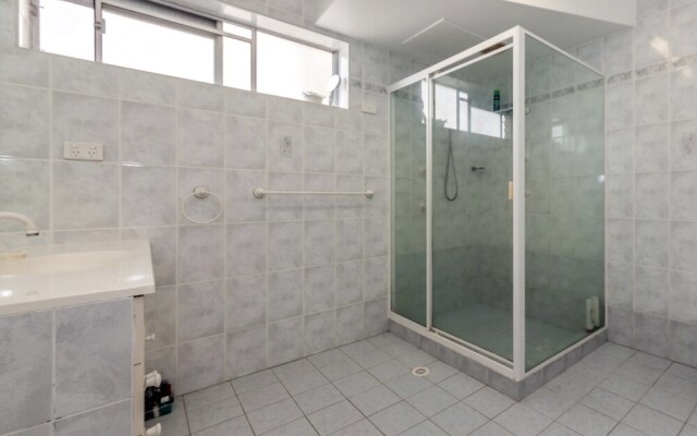 Laman Lodge, Unit 3, 15 Laman Street,